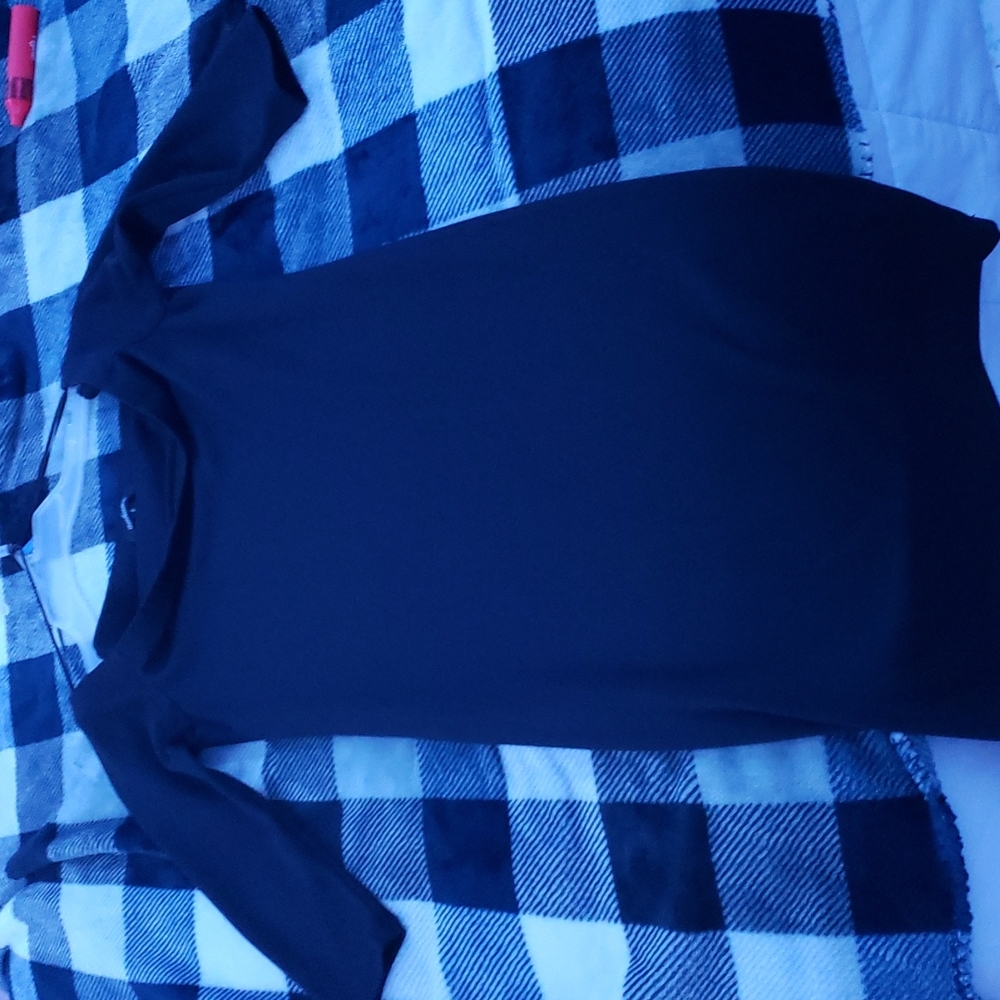 Off the shoulders half length sleeves made thigh length tight fitting black dres